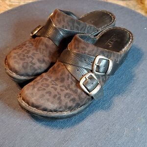 Born Women’s size 8 animal cheetah/ leopard print slip on mules Clogs Sandals